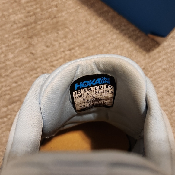 Bondi 8 - Women's 7.5B - Picture 3 of 5